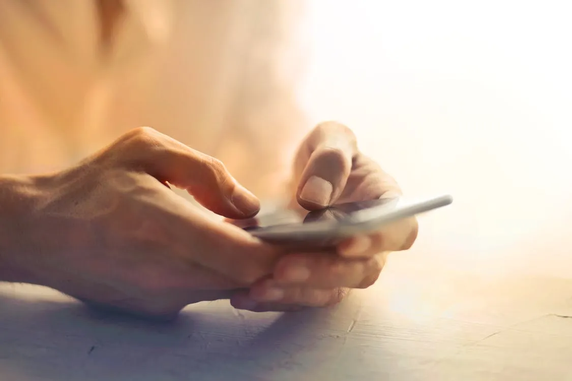 How To Handle Digital Disclosures On Dating Apps And Texts